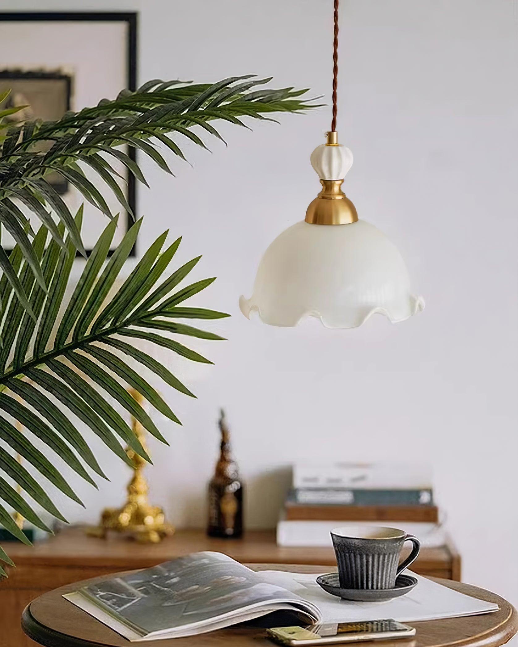 Pendant Lamp Wavy Edge Glass Shade Soft Glow Vintage Romantic - Neutralighting