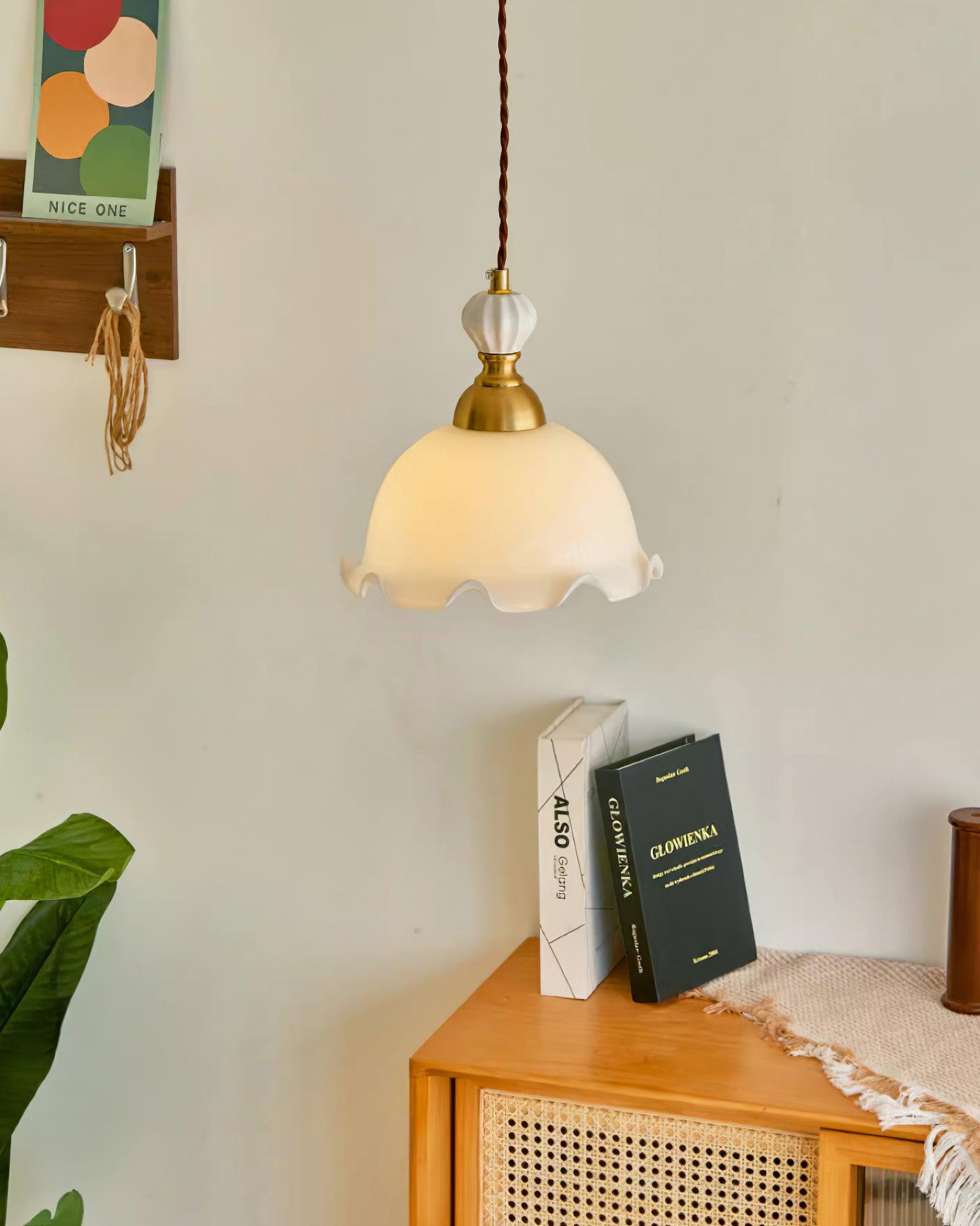 Pendant Lamp Wavy Edge Glass Shade Soft Glow Vintage Romantic - Neutralighting