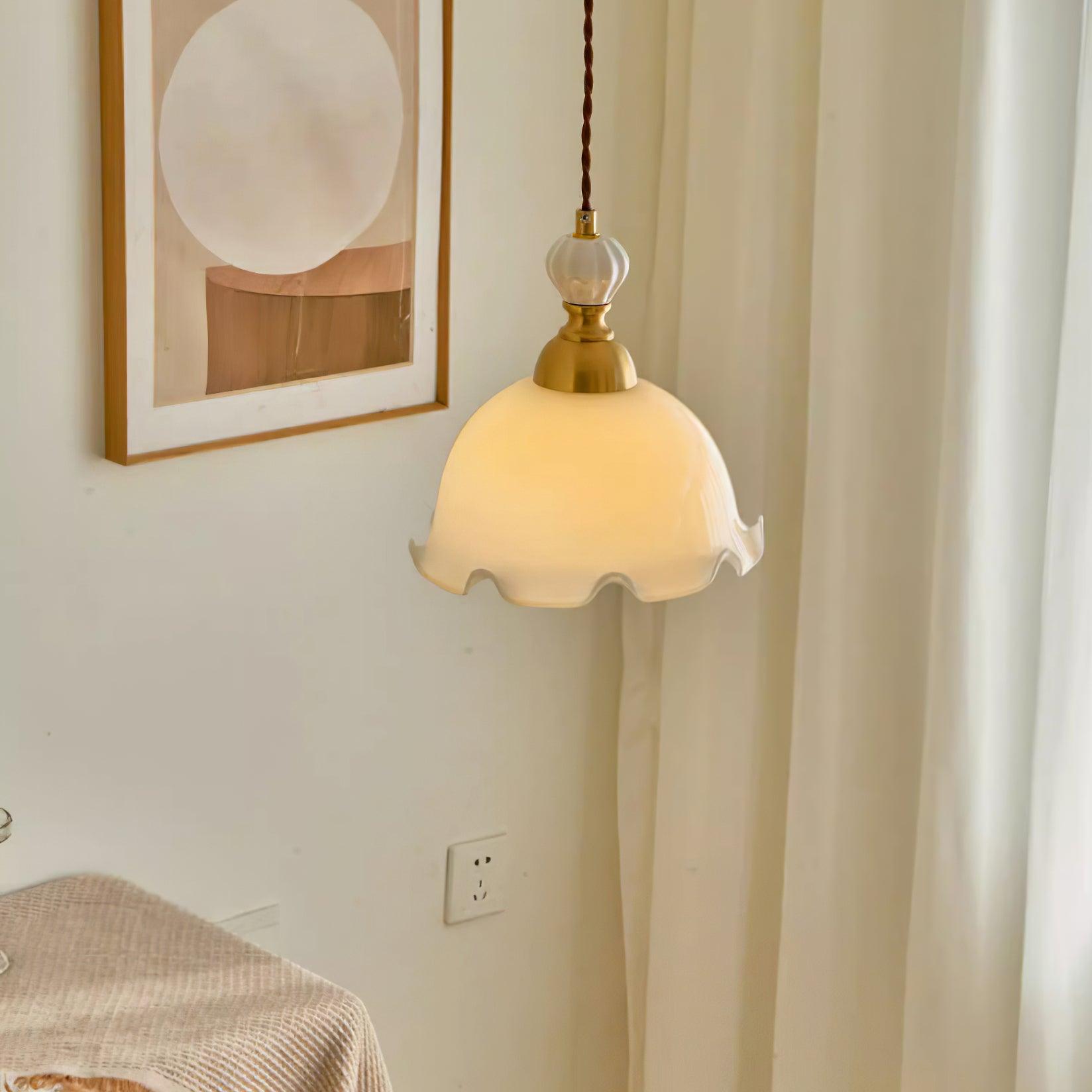 Pendant Lamp Wavy Edge Glass Shade Soft Glow Vintage Romantic - Neutralighting