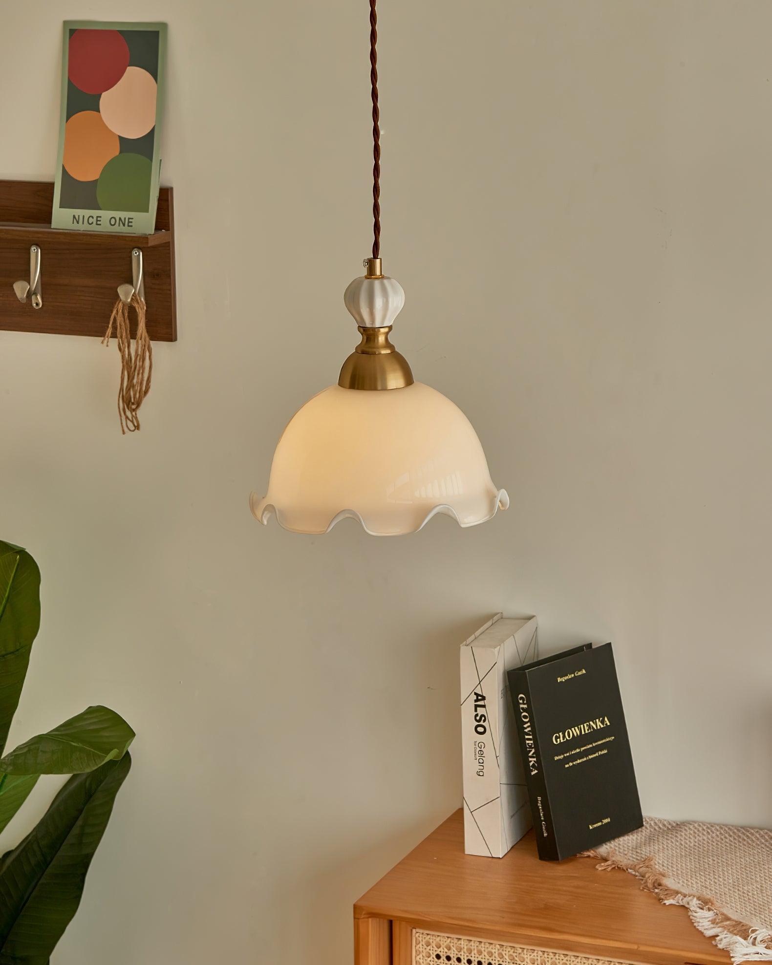 Pendant Lamp Wavy Edge Glass Shade Soft Glow Vintage Romantic - Neutralighting