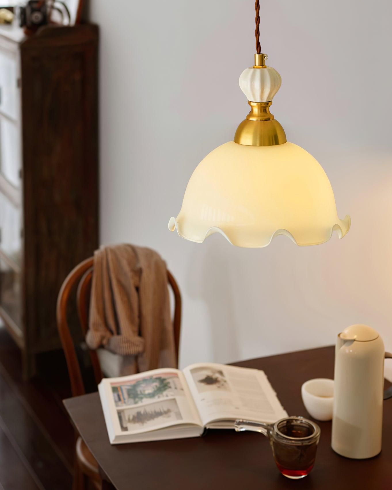 Pendant Lamp Wavy Edge Glass Shade Soft Glow Vintage Romantic - Neutralighting