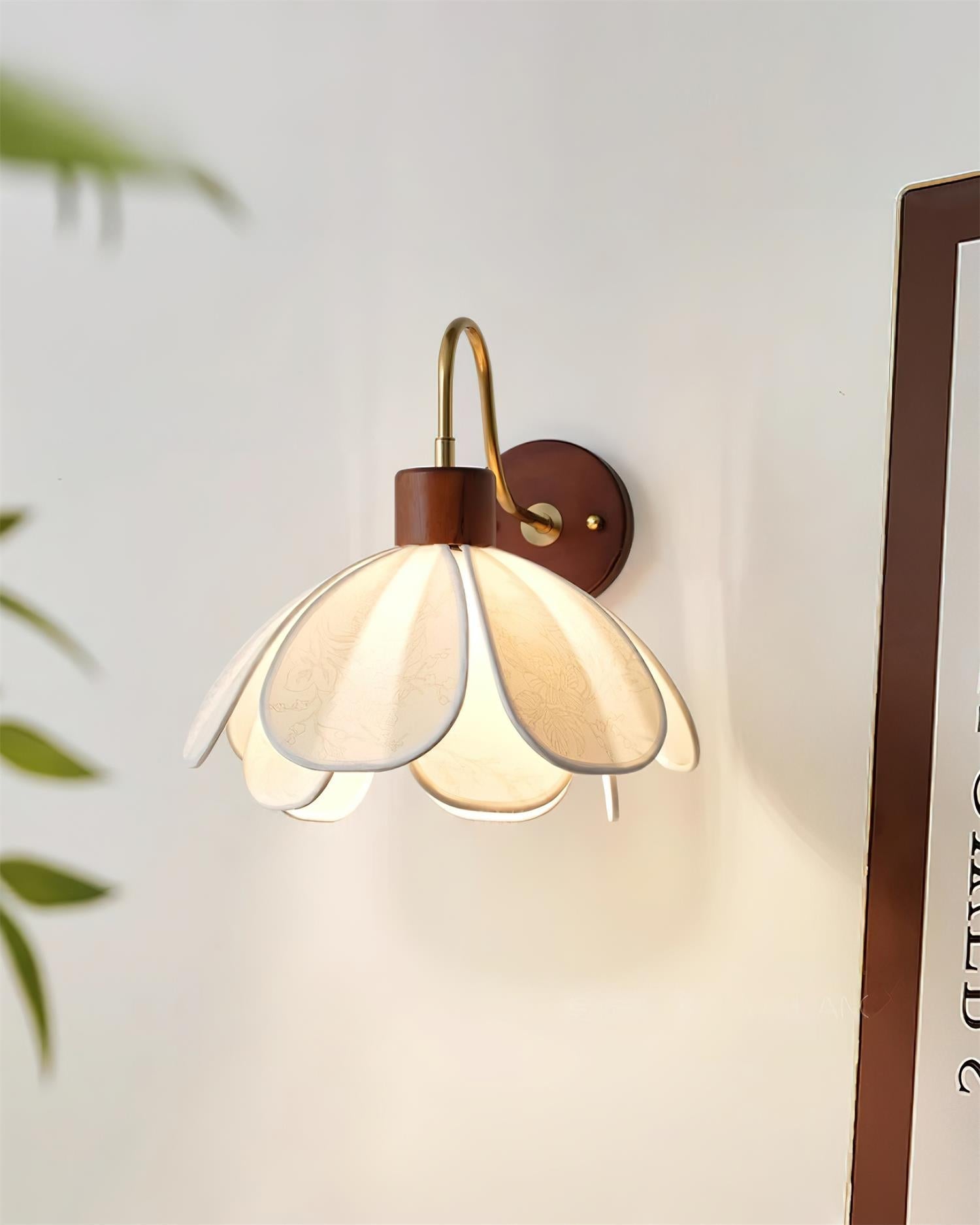 Florayne Vintage Floral Glass Wall Lamp - Neutralighting