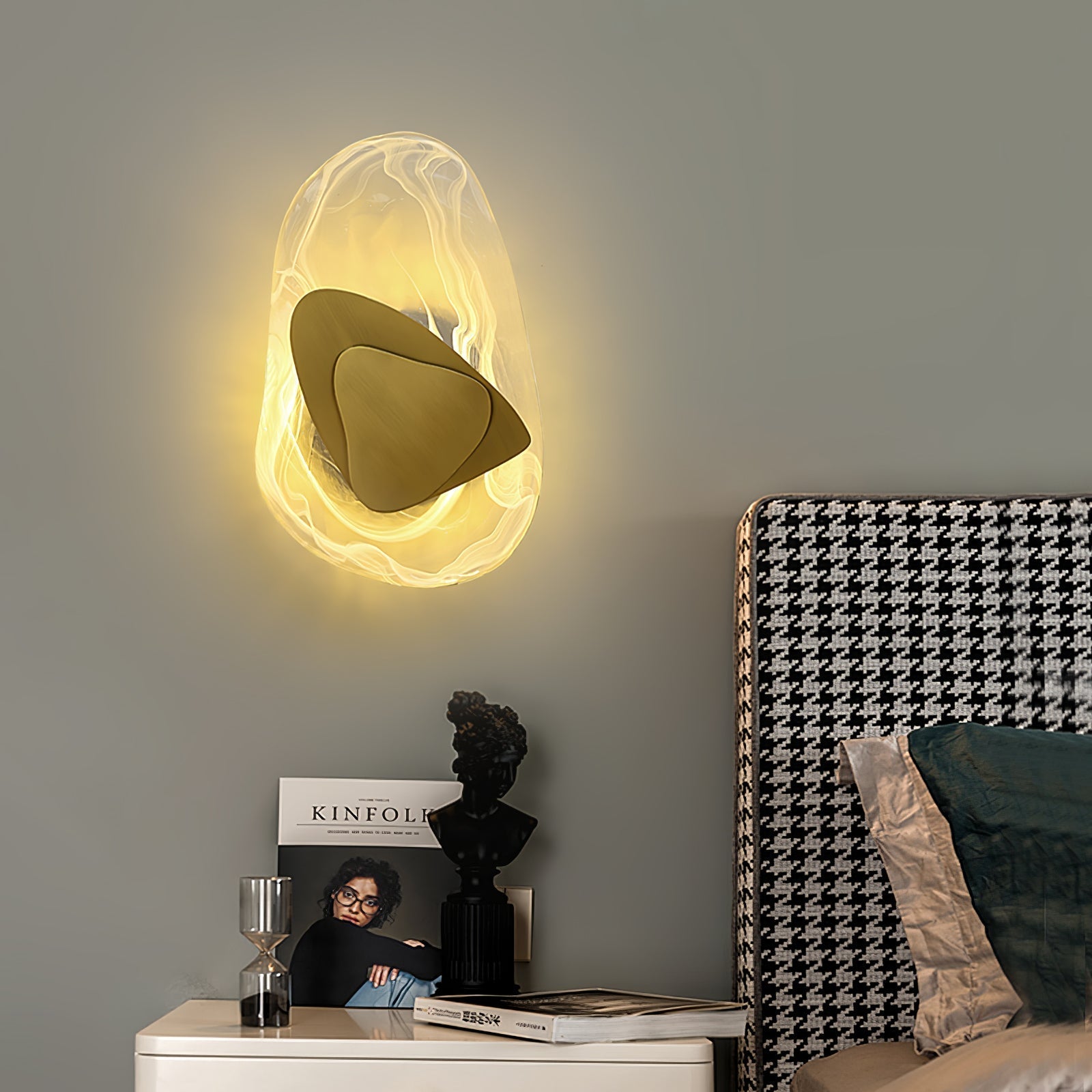 Beatrice Artistic Black Glass Wall Lamp - Neutralighting