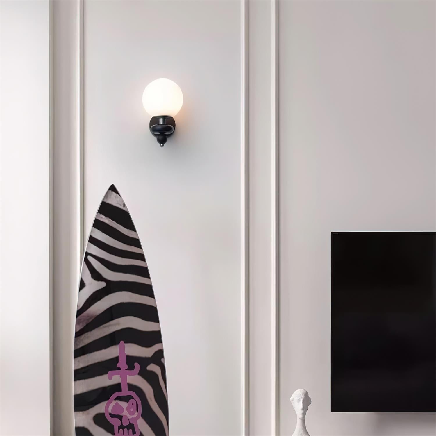 Evelo Modern Globe Wall Lamp - Neutralighting
