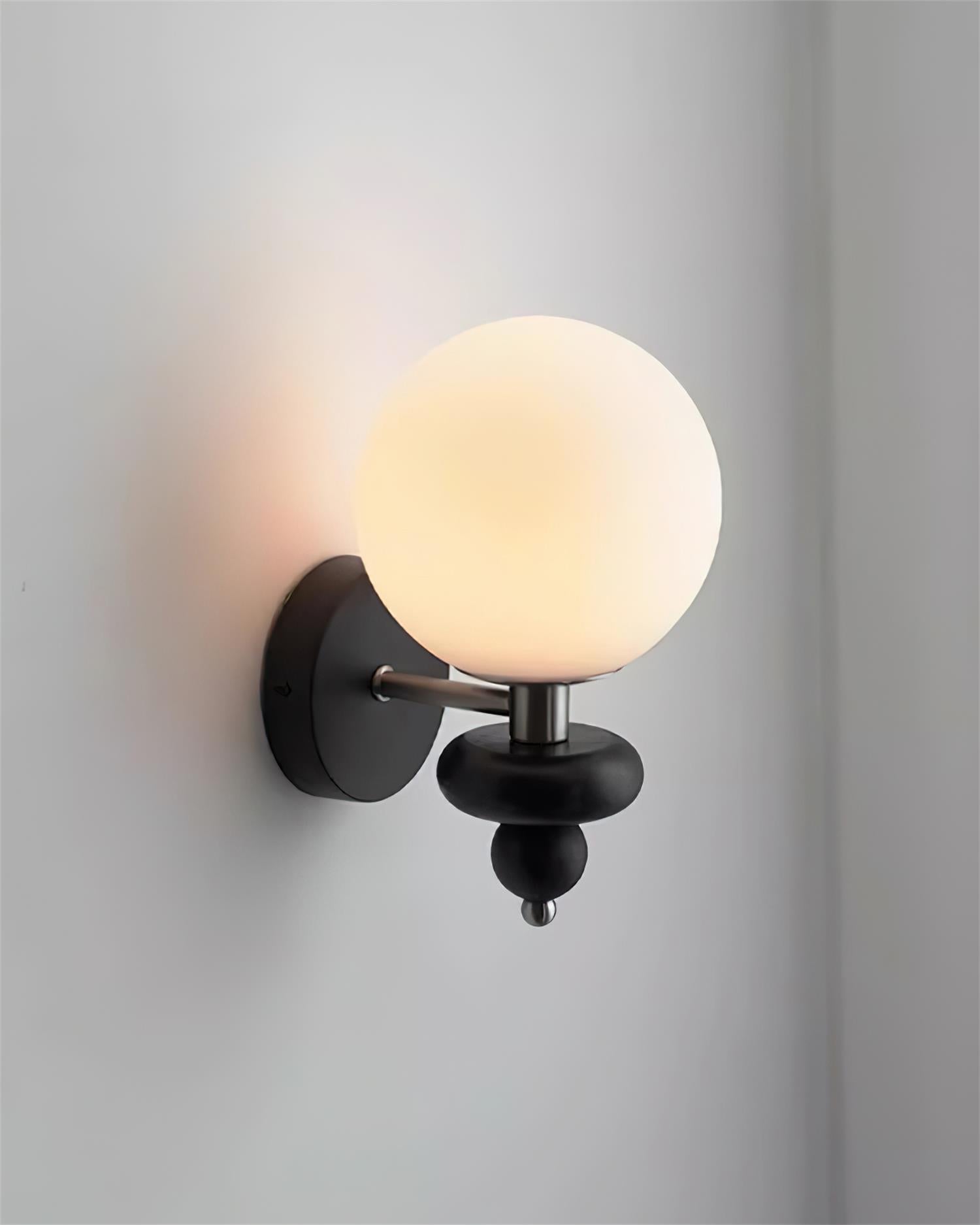 Evelo Modern Globe Wall Lamp - Neutralighting