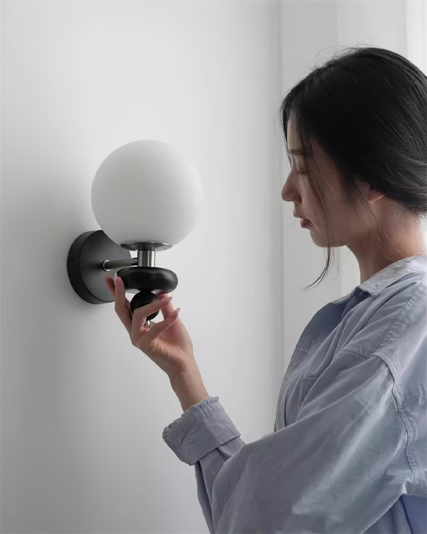 Evelo Modern Globe Wall Lamp - Neutralighting