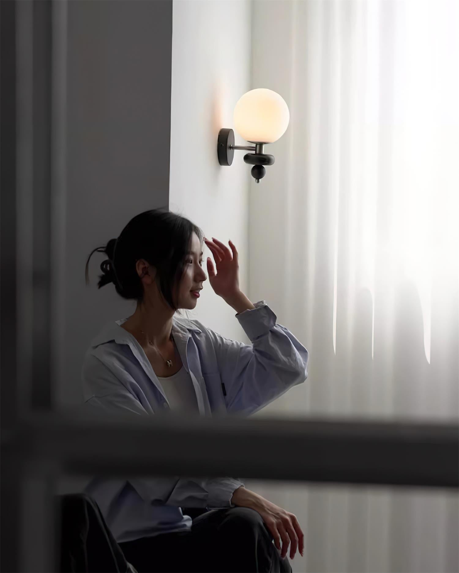 Evelo Modern Globe Wall Lamp - Neutralighting