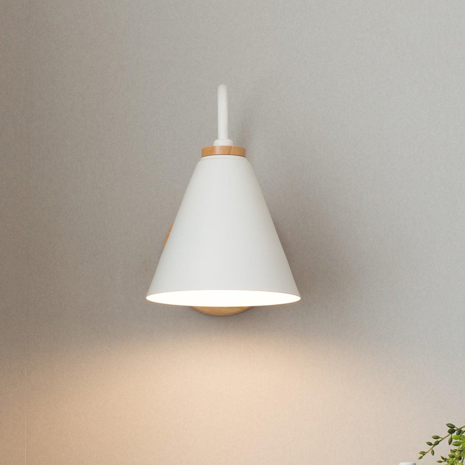 Sern Nordic Wood Wall Lamp - Neutralighting