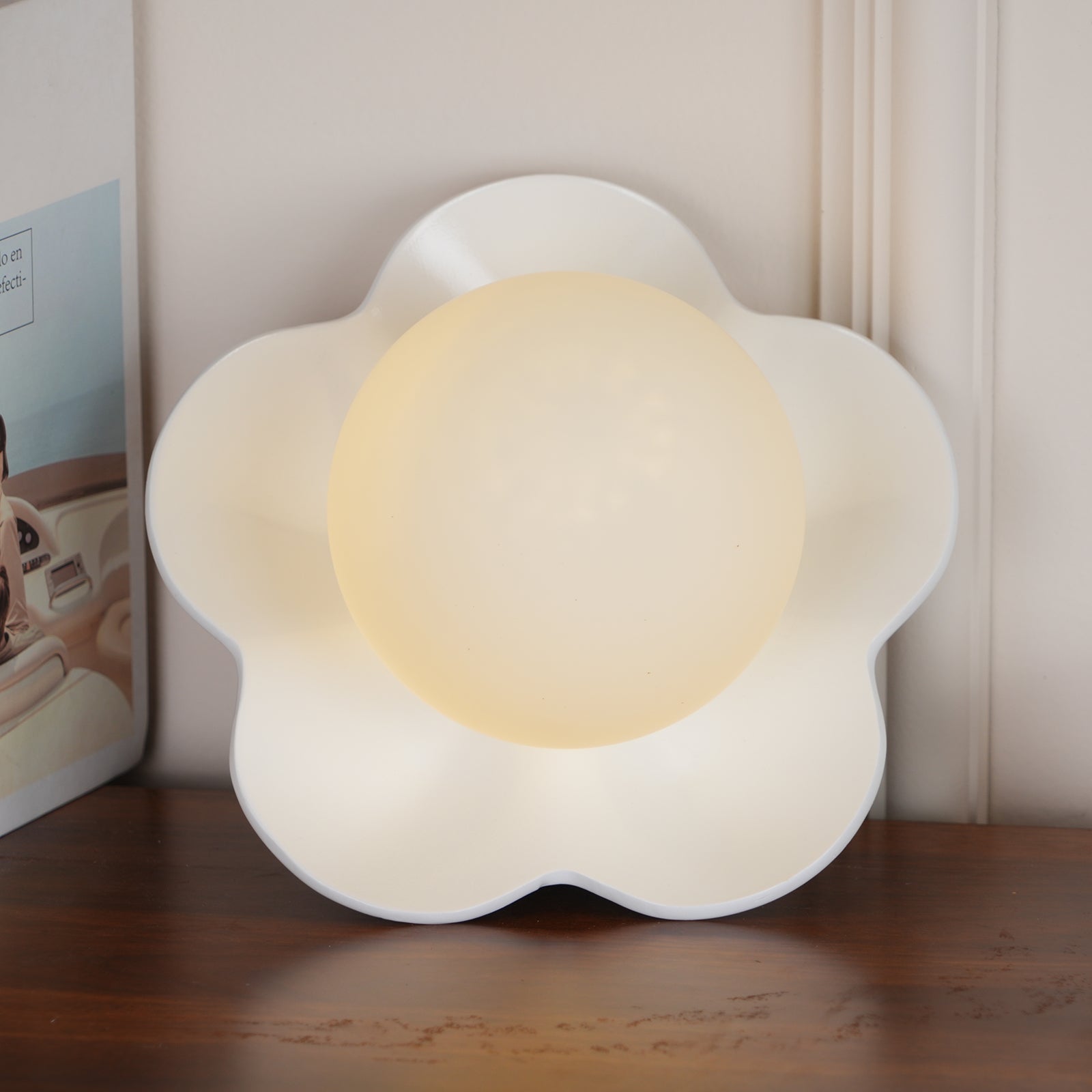 Petalia Wall Lamp - Neutralighting