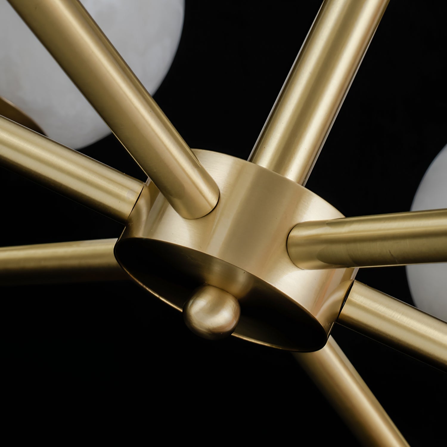 Erich Chandelier Alabaster Globe Elegance - Neutralighting