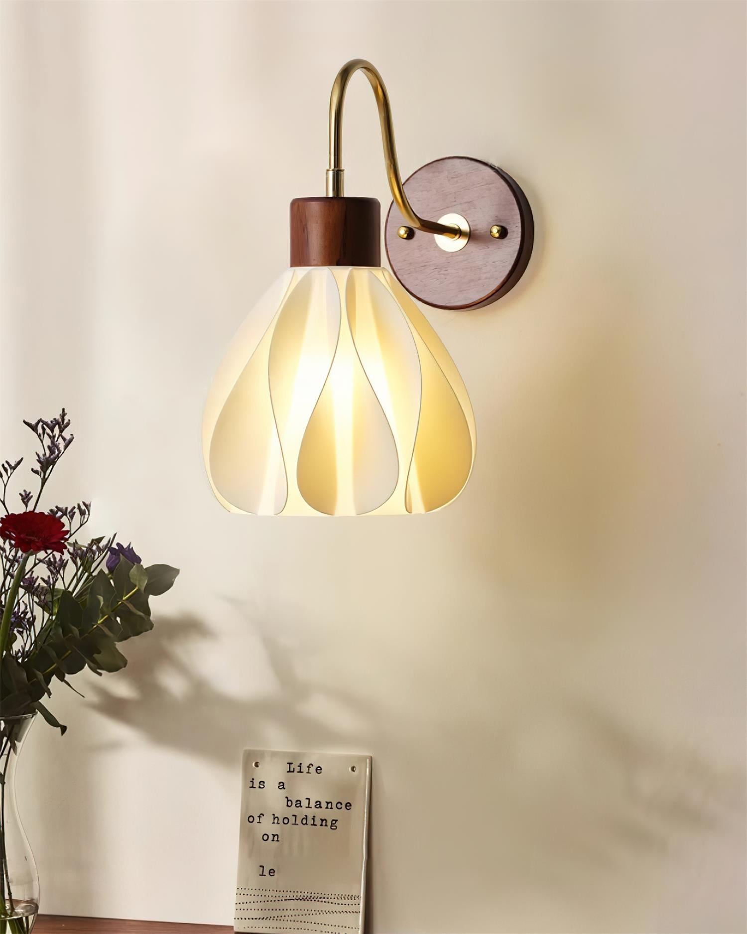 Pivona Glass Wall Lamp - Neutralighting