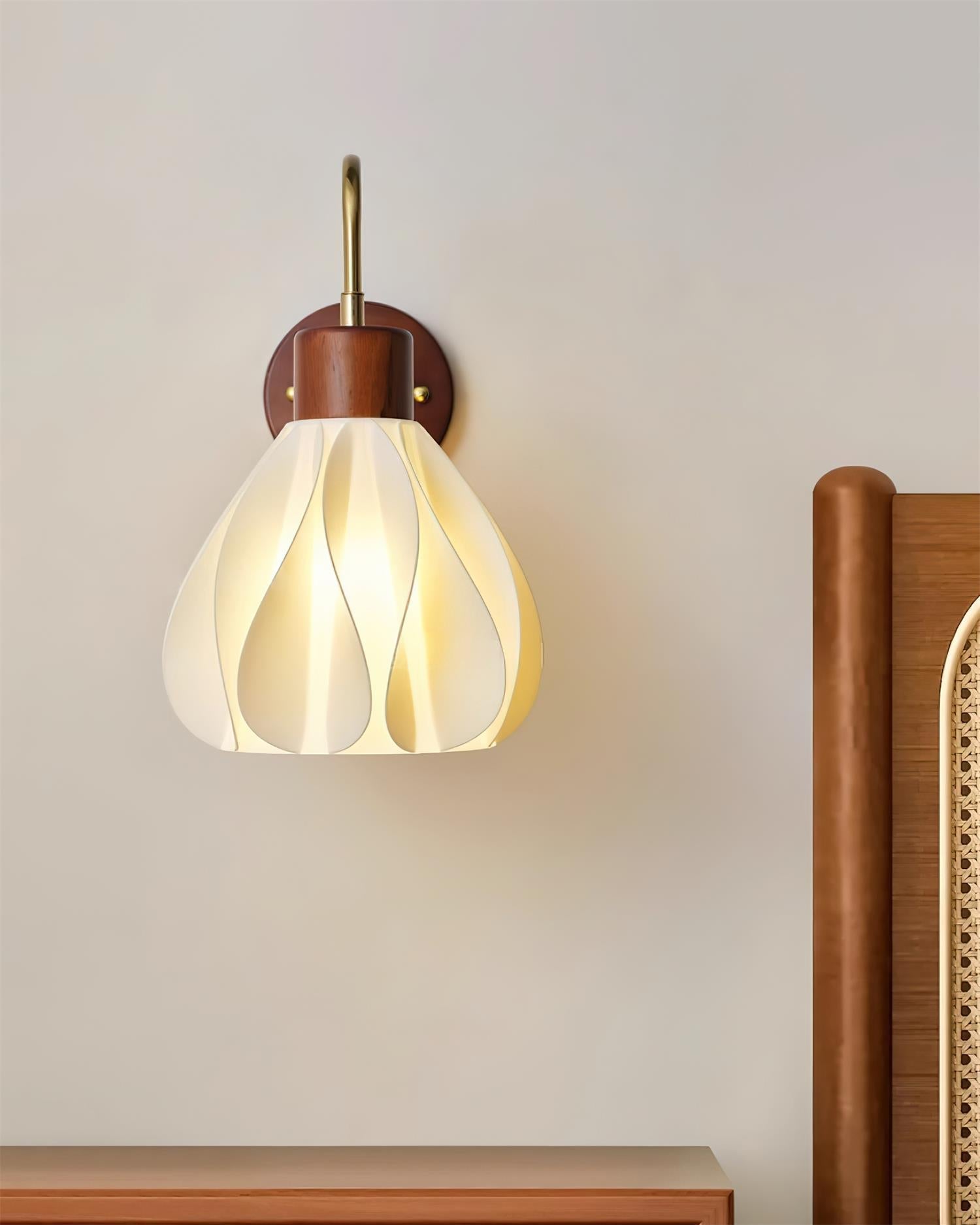 Pivona Glass Wall Lamp - Neutralighting