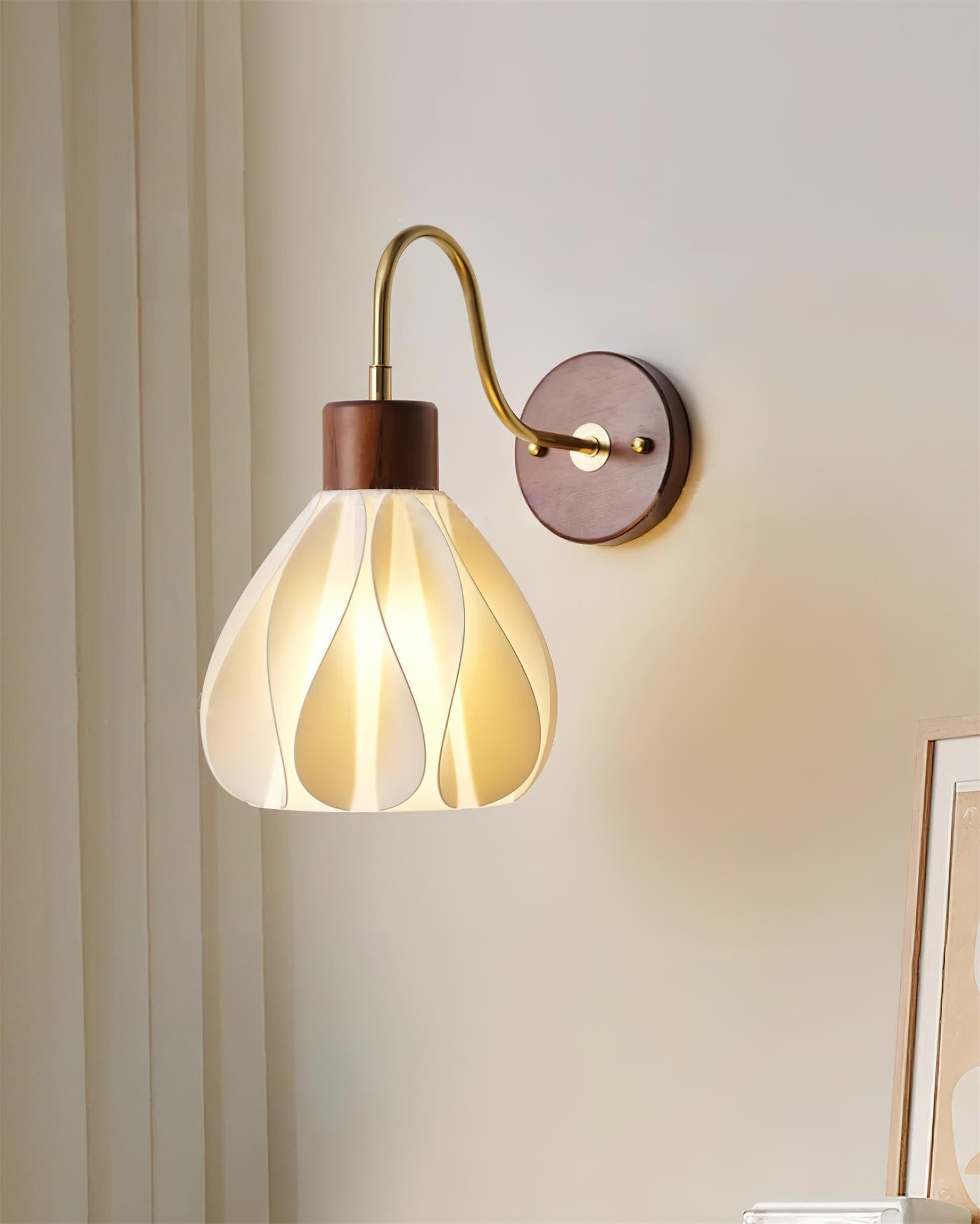 Pivona Glass Wall Lamp - Neutralighting