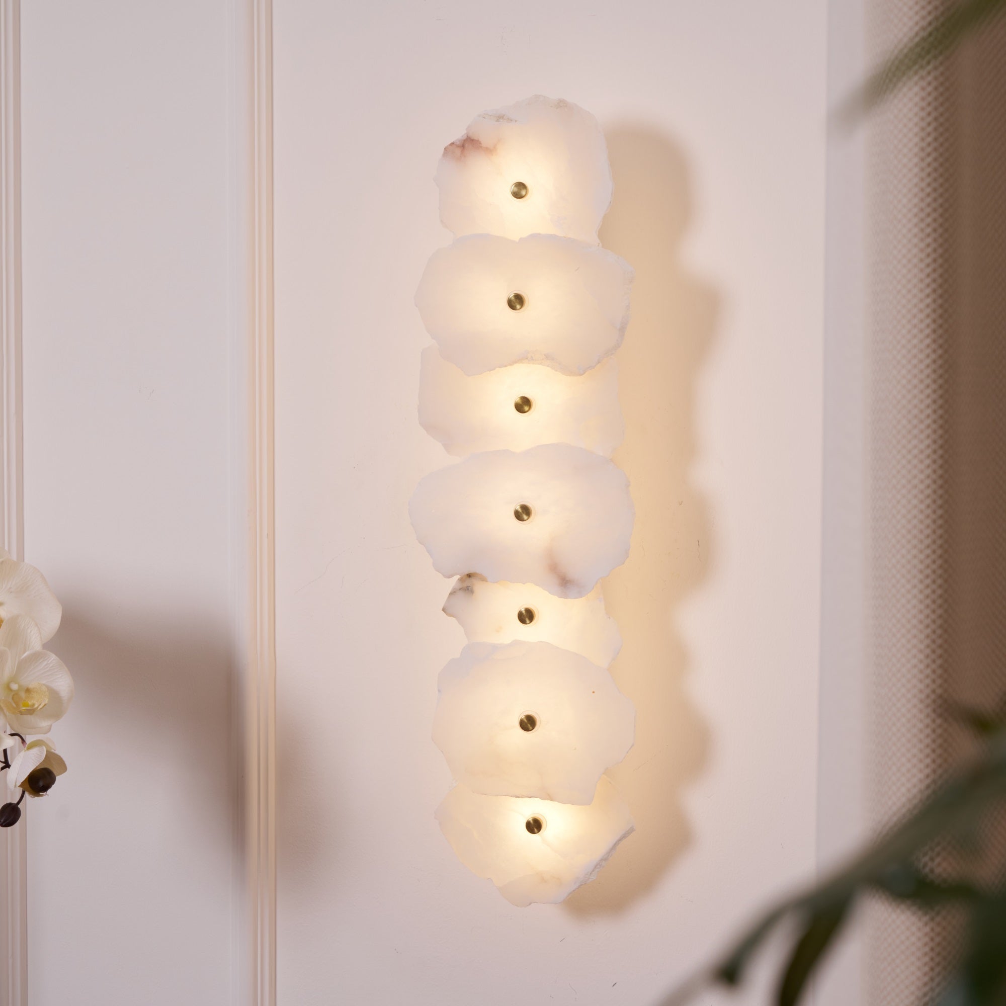 Cevra Alabaster Flower Wall Lamp - Neutralighting