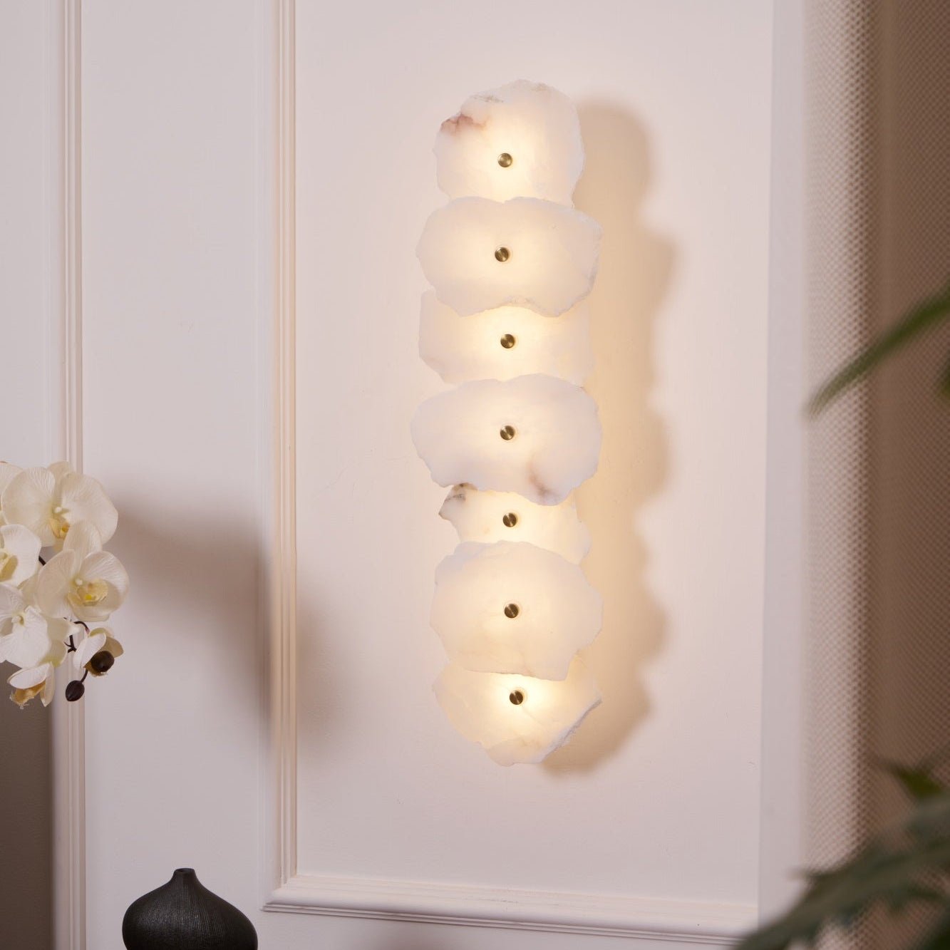 Cevra Alabaster Flower Wall Lamp - Neutralighting
