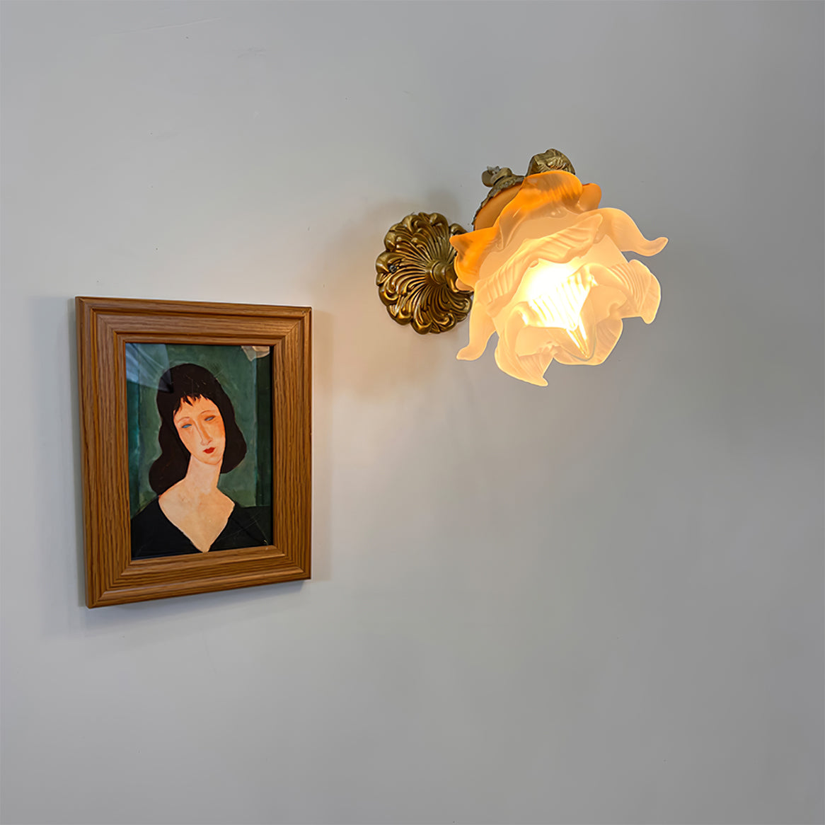 Arque Glass Rose Wall Lamp - Neutralighting