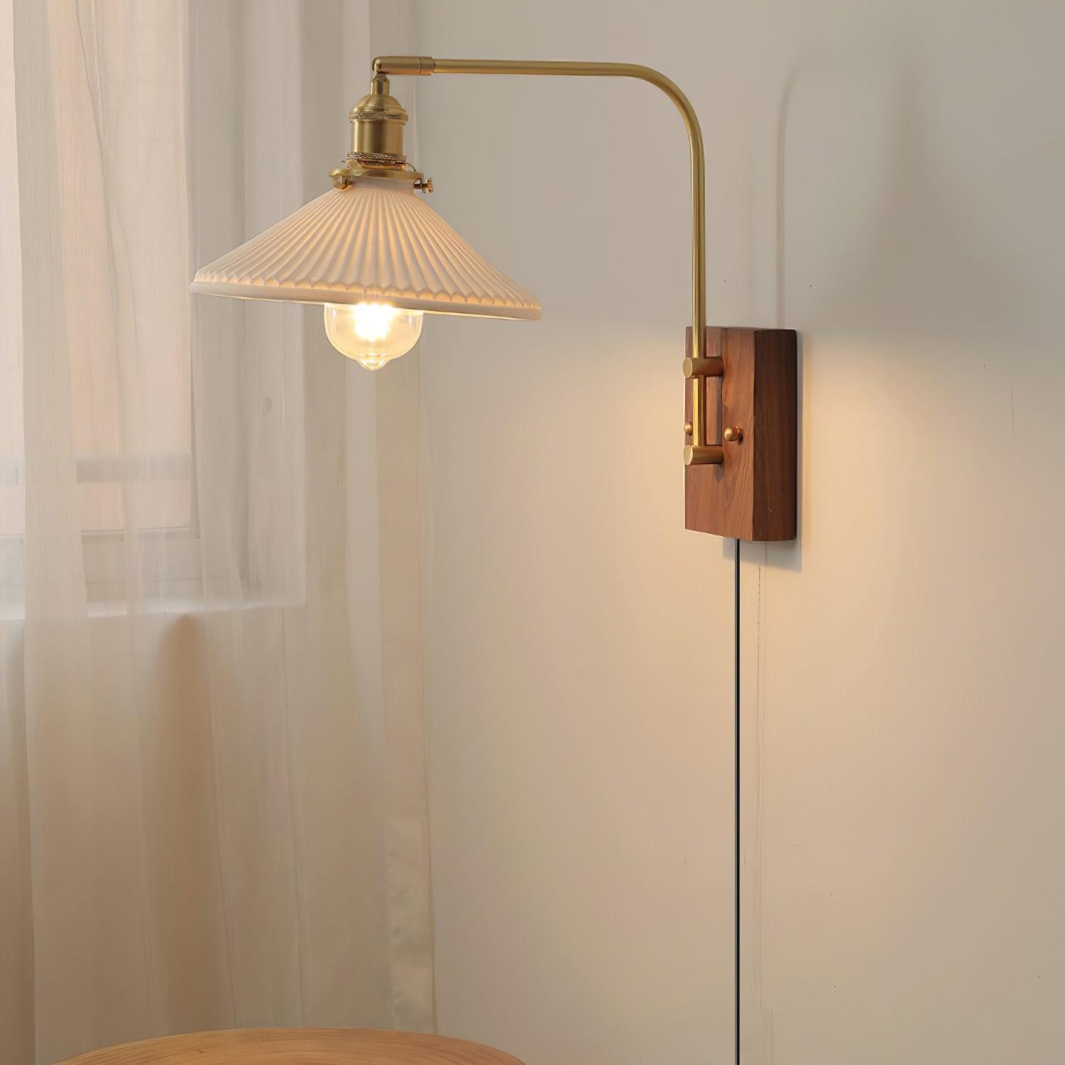 Wall Light Retro Plug In with Brass, Walnut French Elegance - Neutralighting