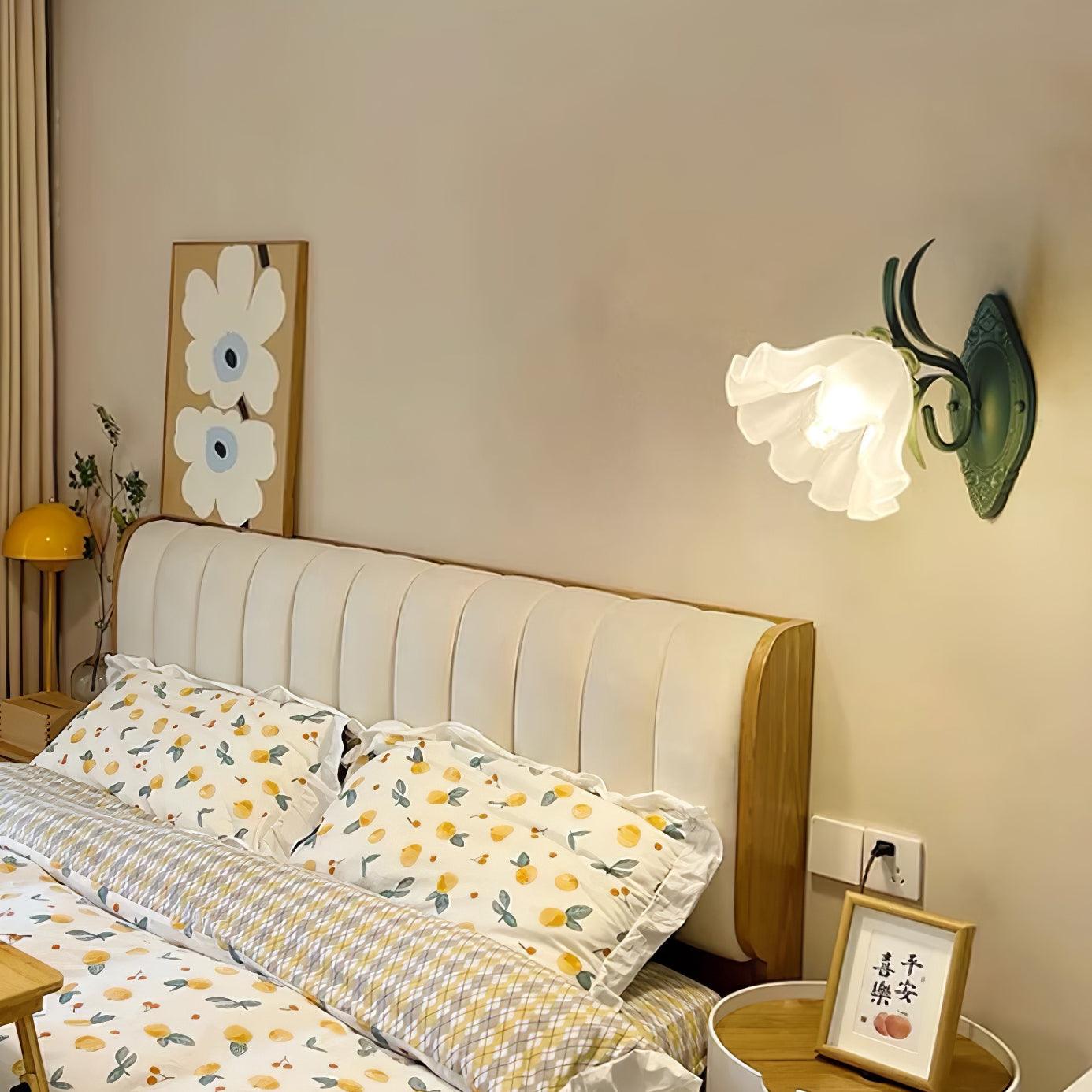 Wall Lamp Vintage Floral Glass Shade for Bedroom and Living Room - Neutralighting