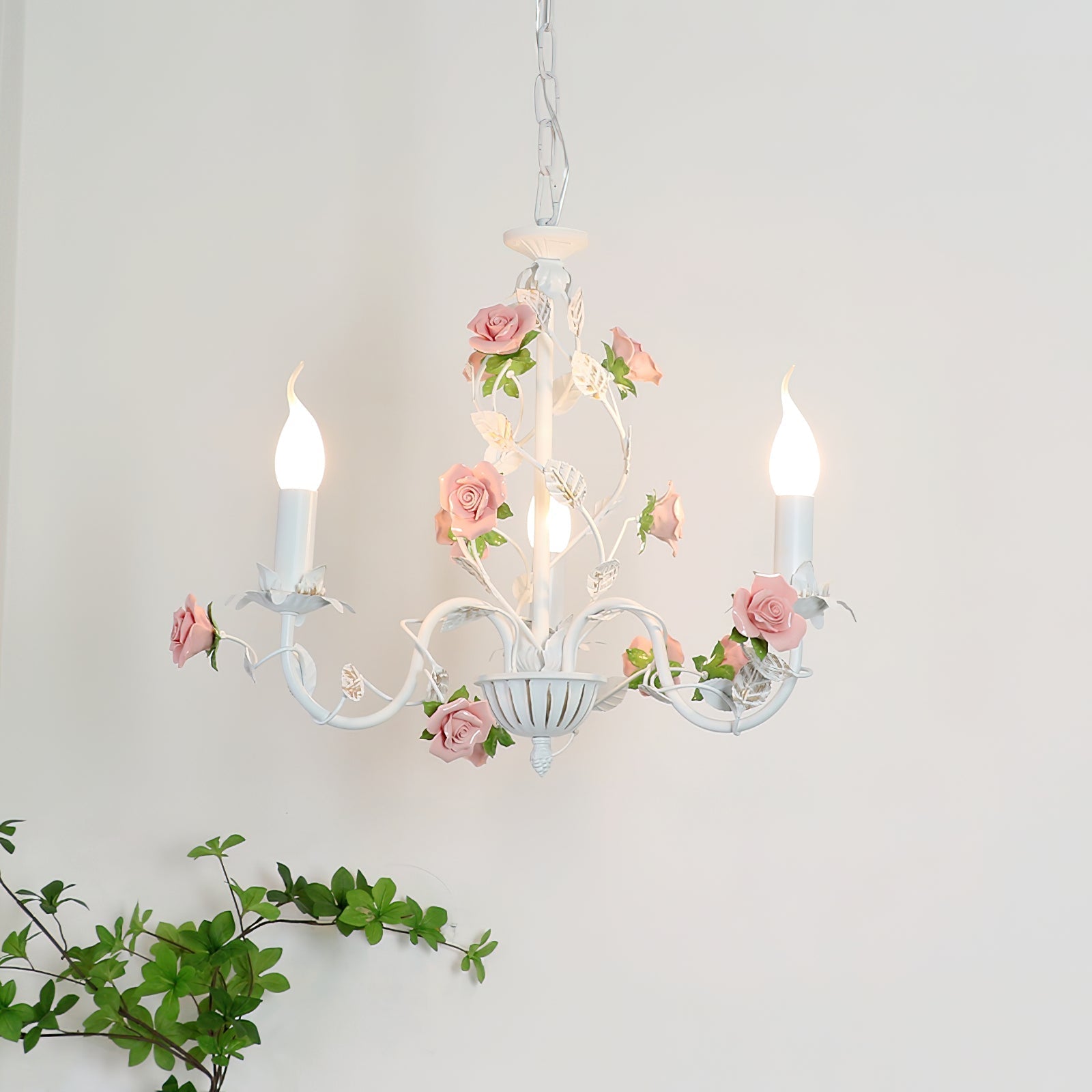 Evelisse Vintage White Chandelier - Neutralighting