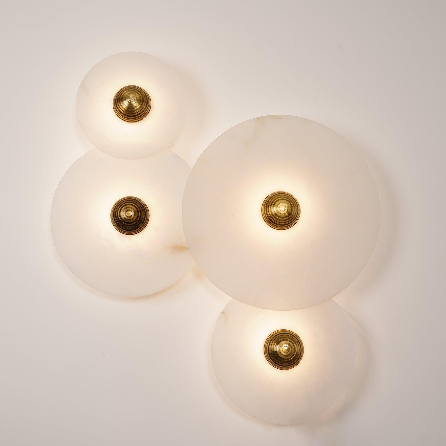 Round Wall Lamp Alabaster Fluted Brass - Neutralighting