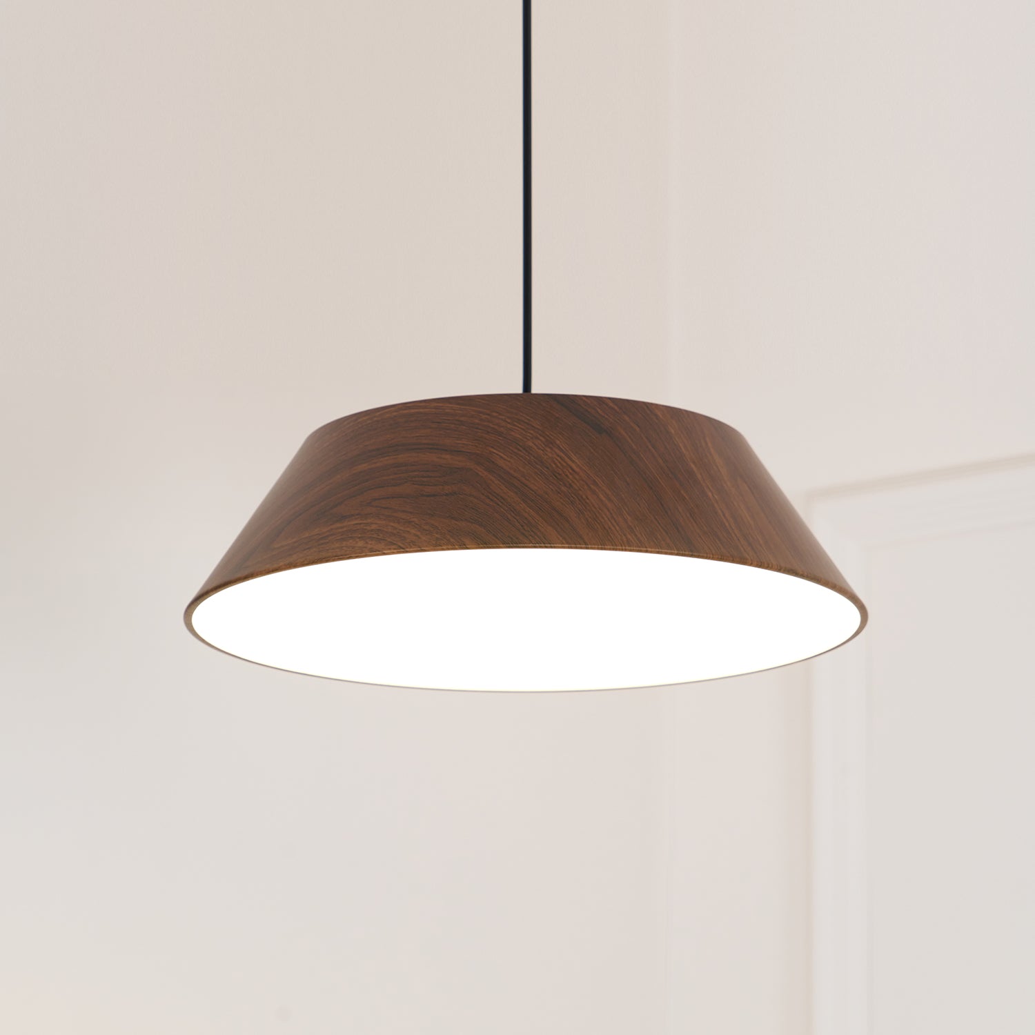 Novain Wood Grain Pendant Light - Neutralighting