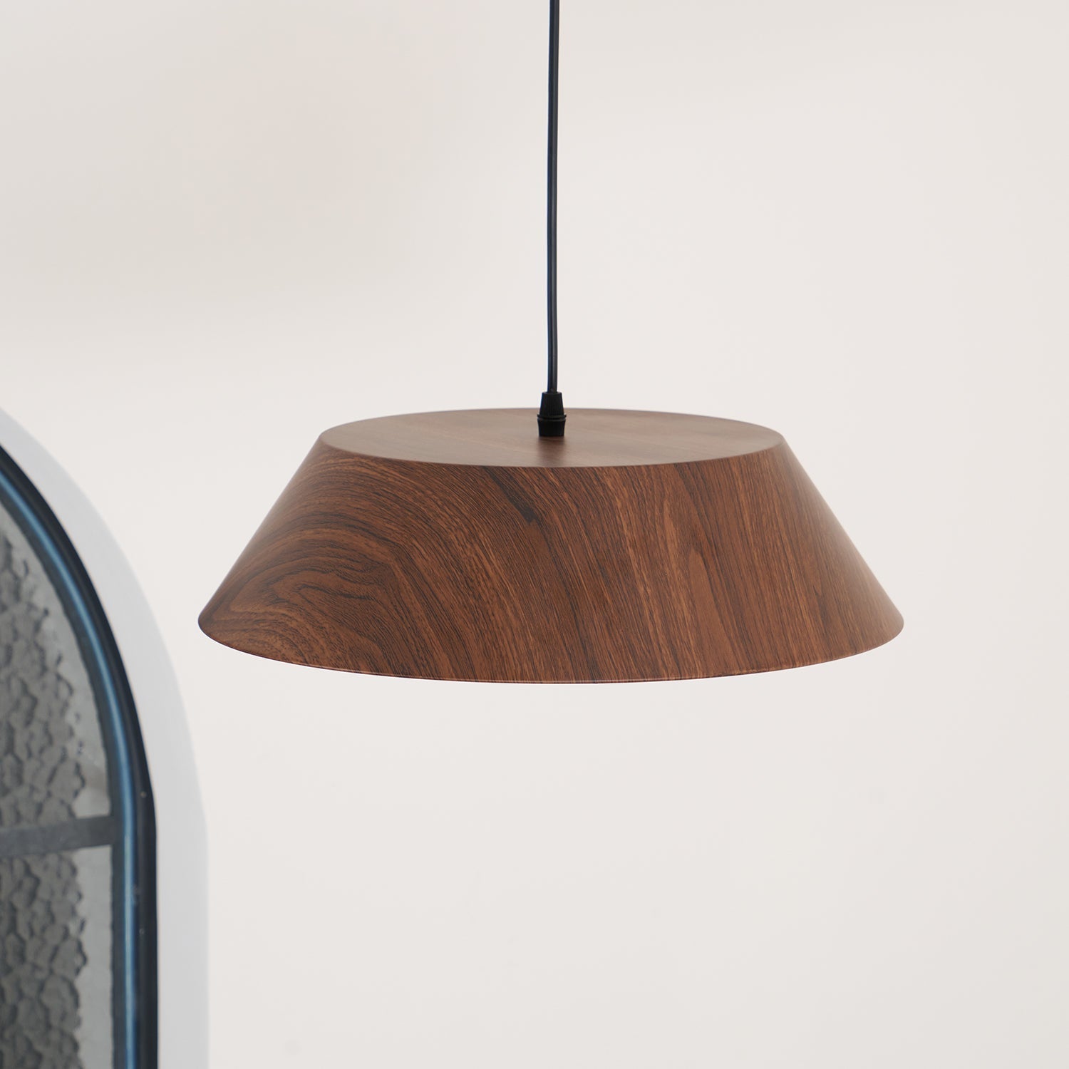 Novain Wood Grain Pendant Light - Neutralighting