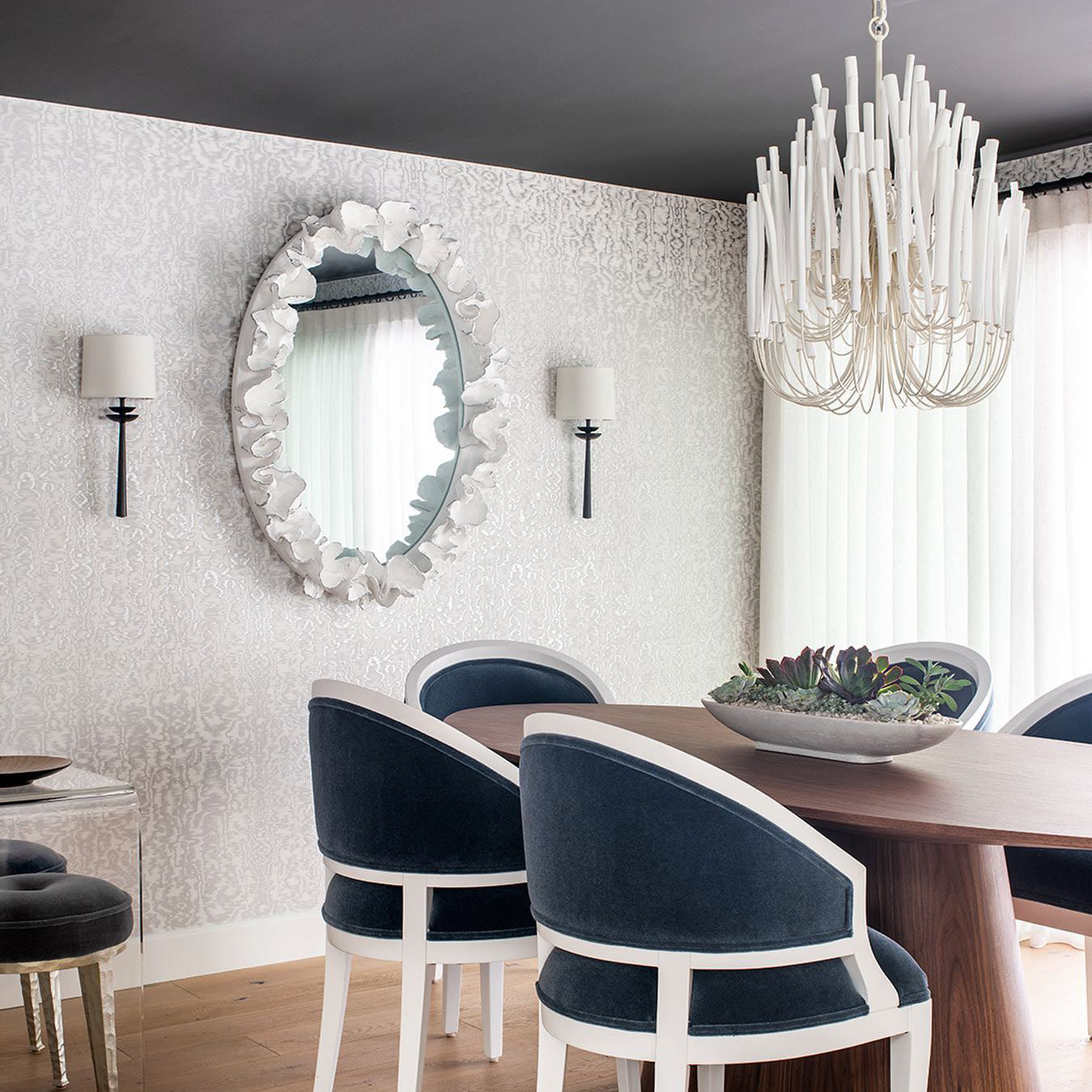 Drox Sculptural Chandeliers - Neutralighting