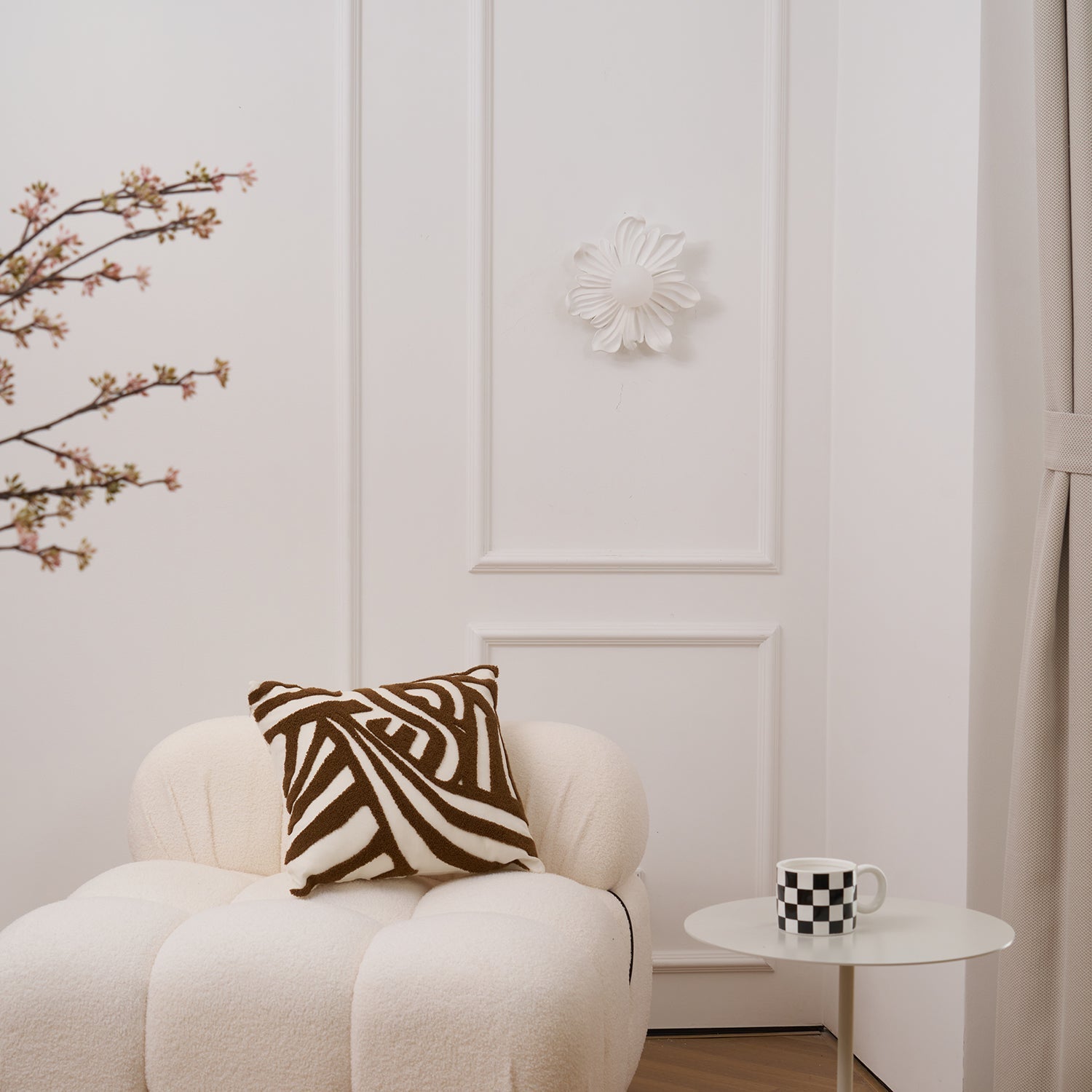 Tina Flower Wall Lamp - Neutralighting