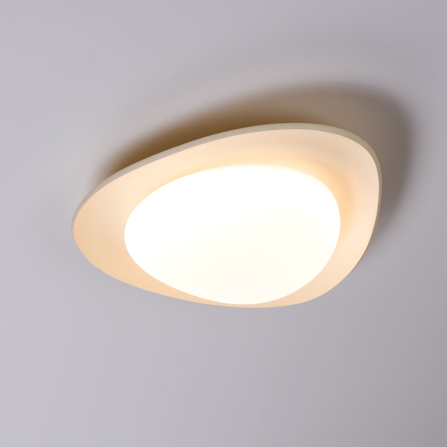 Blex Ceiling Lamp Green&Beige Pebble Shape - Neutralighting