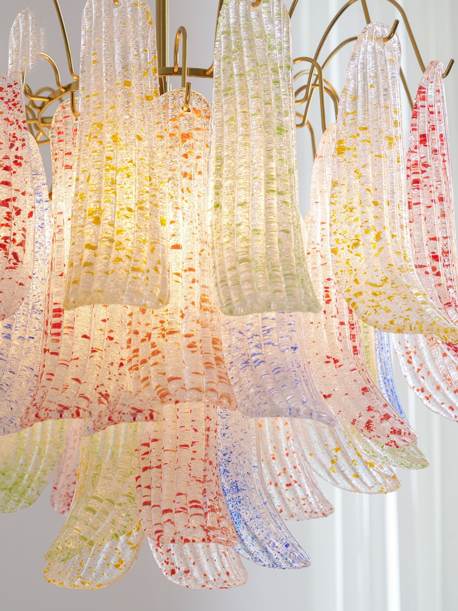 Chandelier Glass Petals Metal Frame Colorful Artistic Ambience - Neutralighting