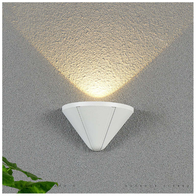 Ray Modern Cone Metal Outdoor Wall Lamp, Black - Neutralighting