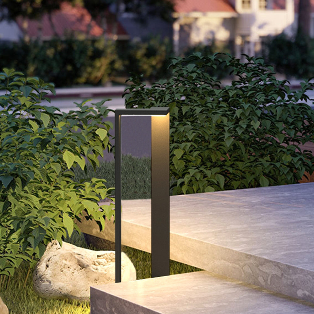 Ray Minimalist Metal Right-angle Shaped Outdoor Path Light, Black - Neutralighting