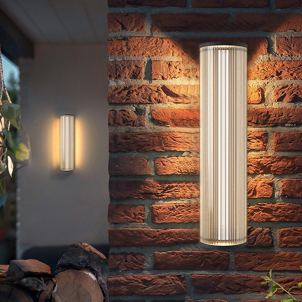 Ray Modern Semi-Cylindrical Outdoor Metal/Acrylic Wall Lamp, Clear/Black - Neutralighting