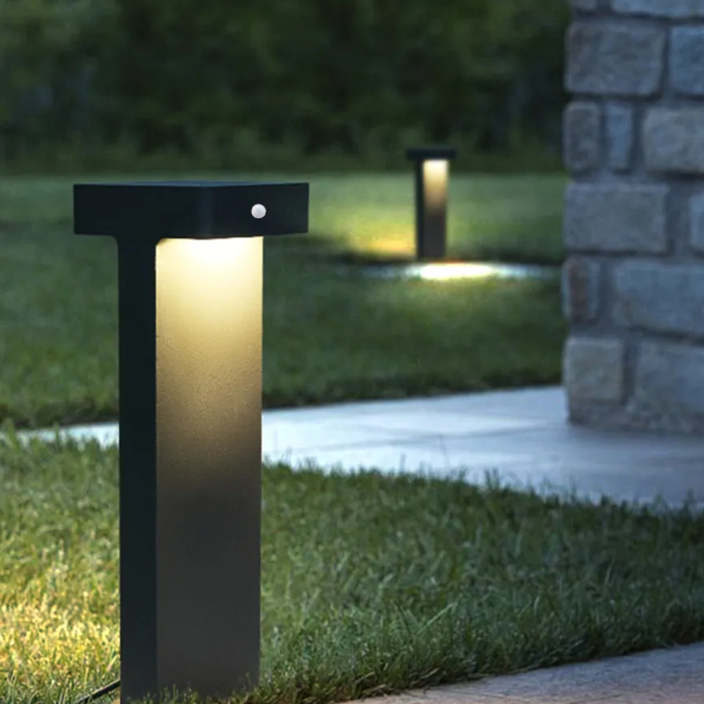 Ray Modern Metal T-Shaped Solar Outdoor Path Light, Black - Neutralighting