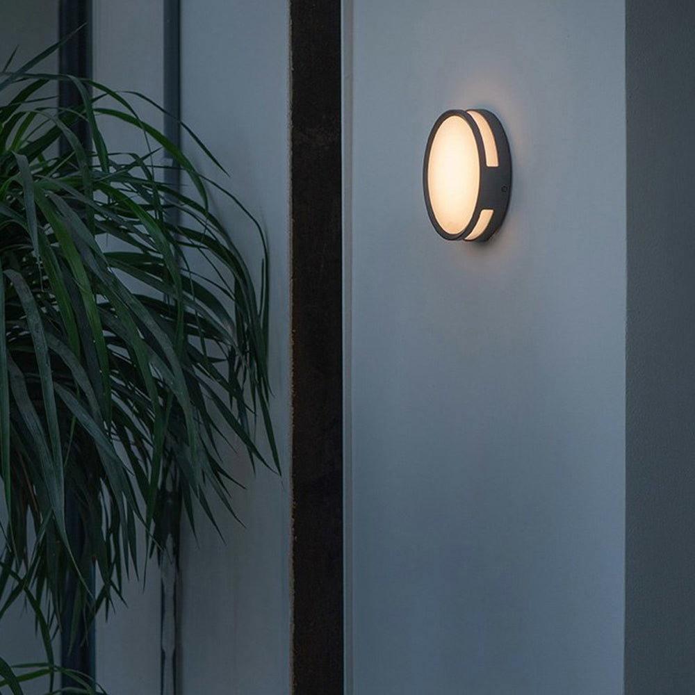 Ray Modern Round Metal/Acrylic Outdoor Waterproof Wall Lamp, Black - Neutralighting