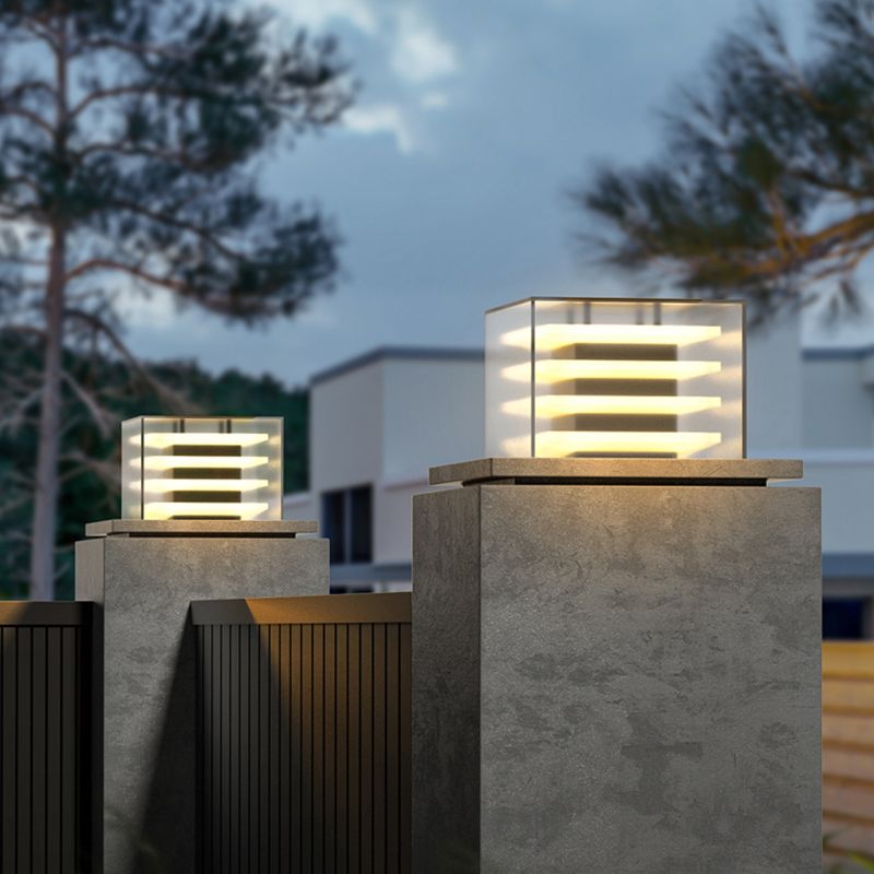 Ray Modern Rectangular Metal Acrylic Outdoor Solar Lamp, Black - Neutralighting