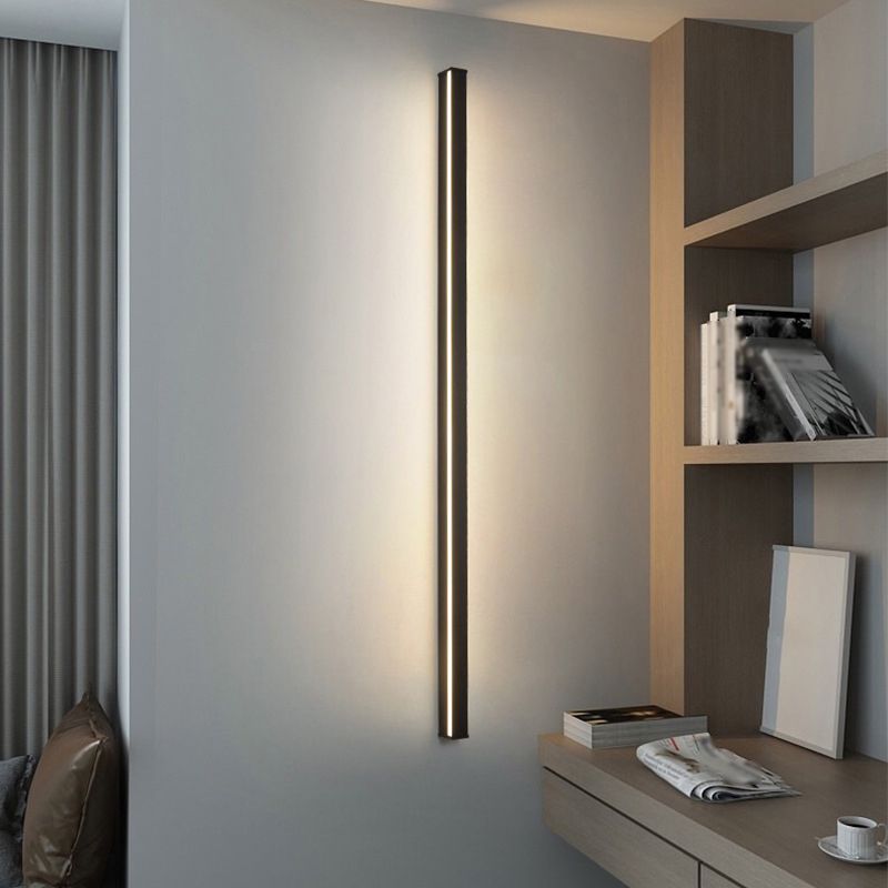 Arisha Minimalist Black Bar Mirror Front Vanity Wall Lamp, Metal/Acrylic - Neutralighting