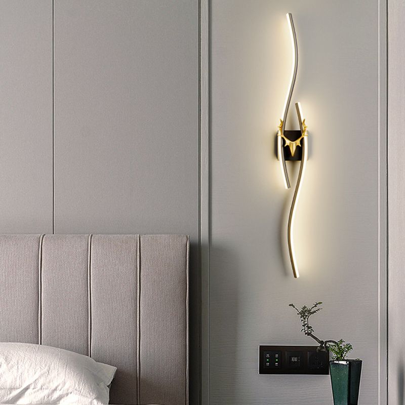 Arisha Modern Linear Metal Vanity LED Wall Lamp, Black/Gold - Neutralighting
