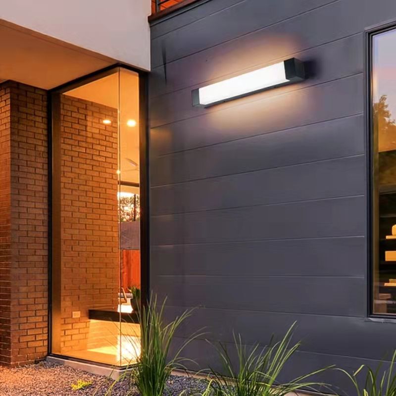 Ray Minimalist Linear Metal Outdoor Wall Lamp, Black - Neutralighting