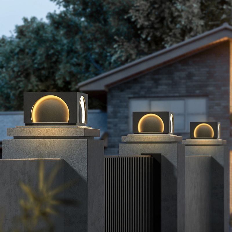 Ray Modern Rectangular Metal Outdoor Lamps Post, Black - Neutralighting
