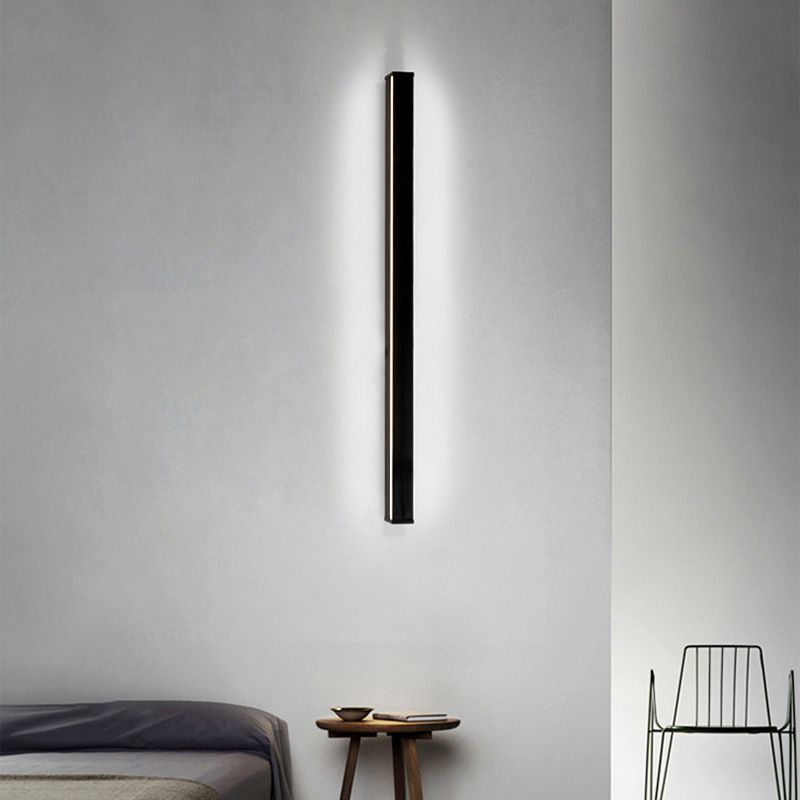 Arisha Minimalist Black Bar Mirror Front Vanity Wall Lamp, Metal/Acrylic - Neutralighting