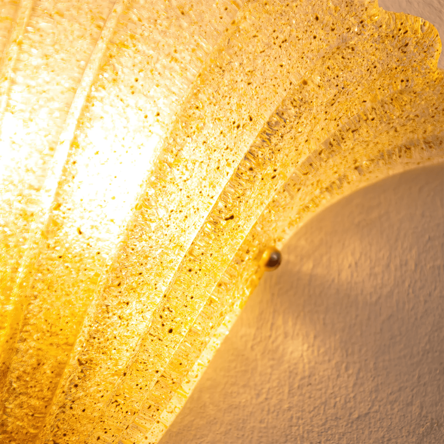 Aurora Wall Lamp Scallop Edge Textured Glass Elegant - Neutralighting