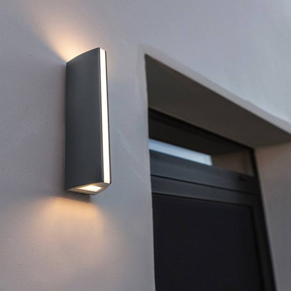 Ray Modern Triangular Prism Metal Outdoor Wall Lamp, Black/Silver - Neutralighting