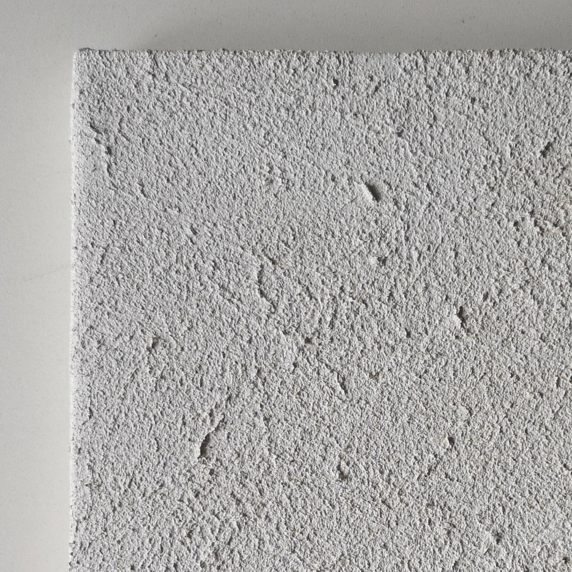 Off‑White‑Gold Horizontal Abstract Centered‑Stripe Coarse‑Textured Artwork