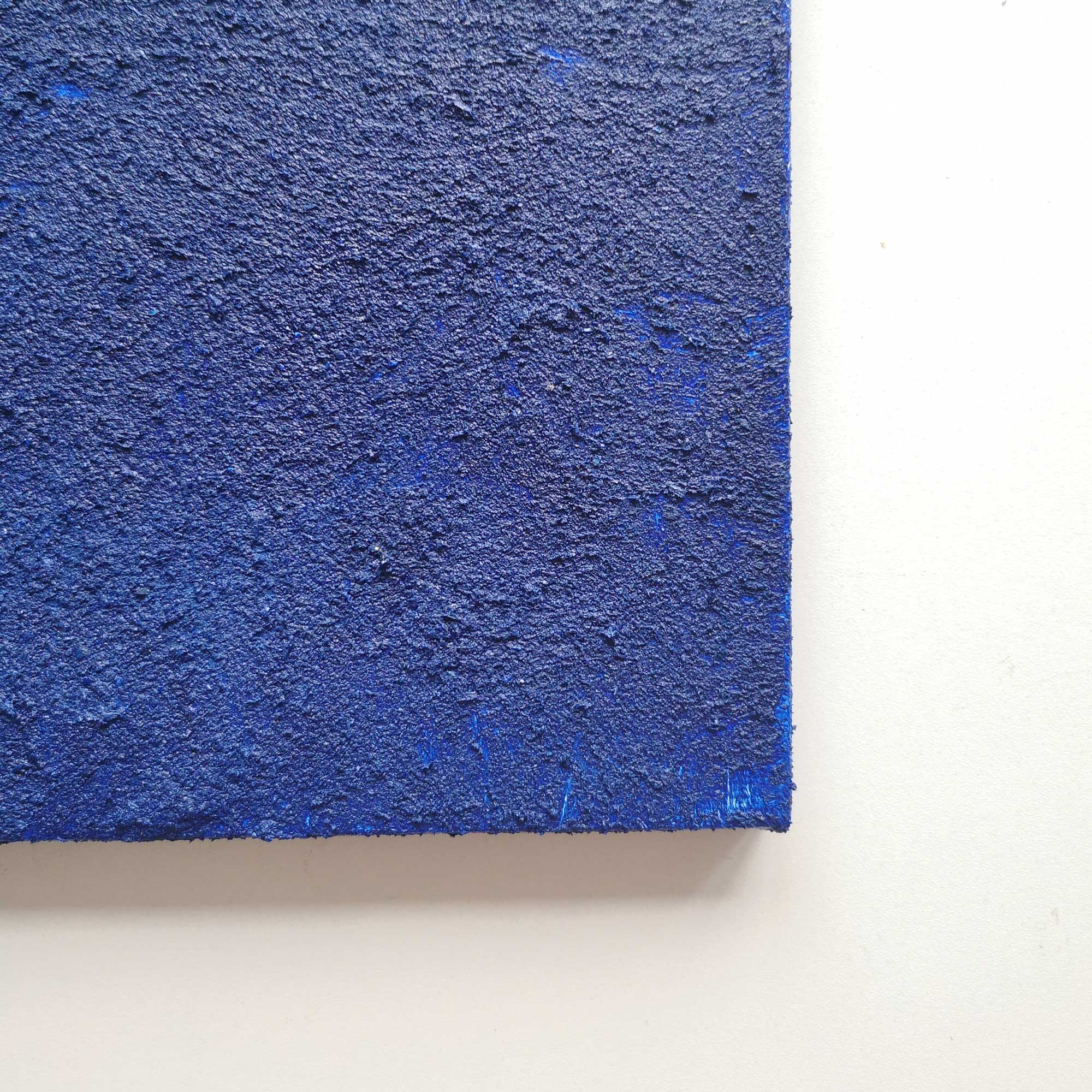 Large Blue And White Minimalist Painting ABAV61 - Neutralighting