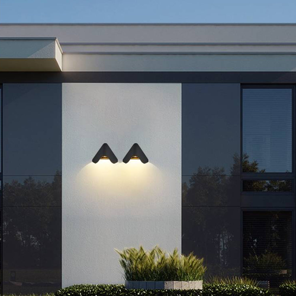 Ray Minimalist Triangle Metal Outdoor Wall Lamp, Balck/White - Neutralighting