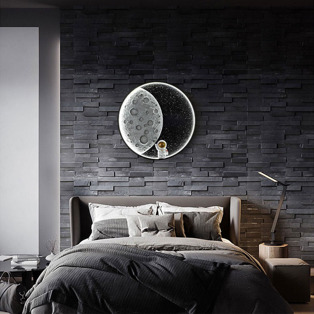 Aria Astronaut Round Moon Black Wall Lamp, Metal - Neutralighting