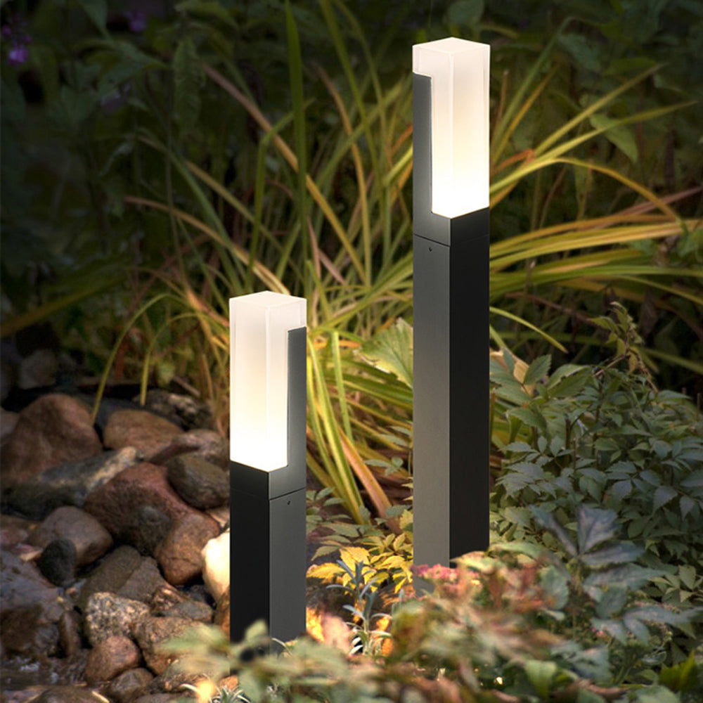 Ray Modern Metal Solar Outdoor Path Light, Black - Neutralighting