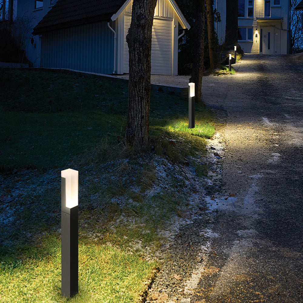 Ray Modern Metal Solar Outdoor Path Light, Black - Neutralighting