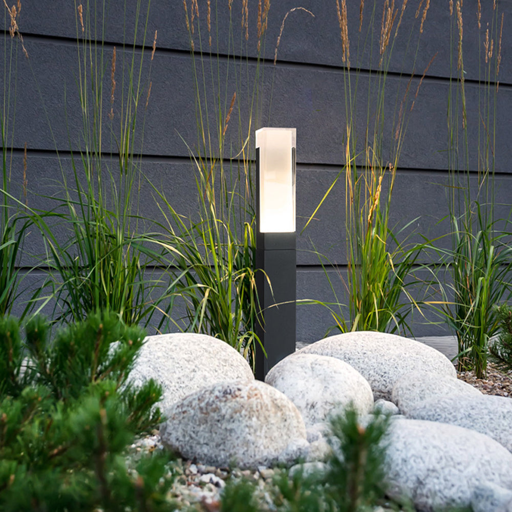 Ray Modern Metal Solar Outdoor Path Light, Black - Neutralighting